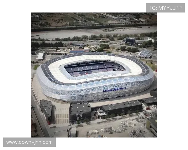 维拉2-1力克曼联豪取十连胜，罗杰斯梅开二度闪耀维拉公园球场